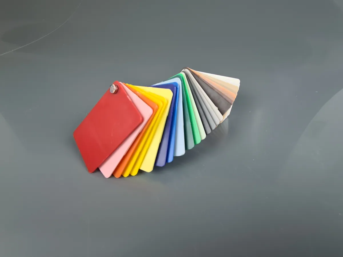 Leque de amostras de chapa nas cores disponíveis